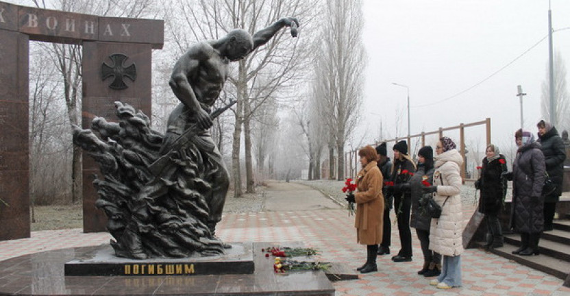 Саратовские статистики почтили память погибших солдат