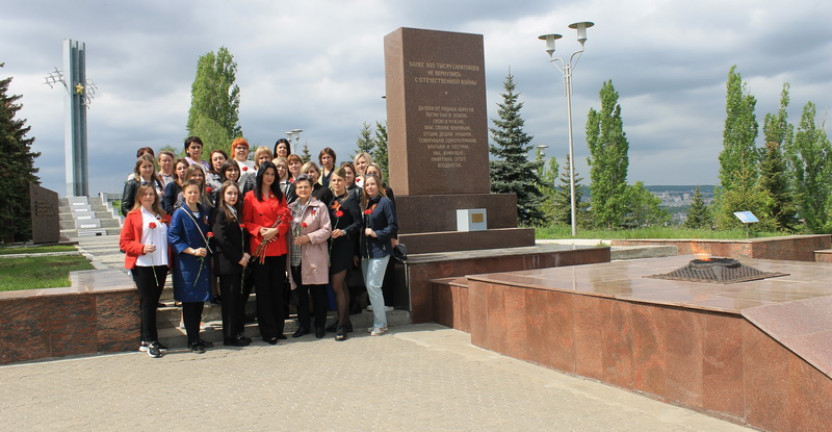 Сотрудники Саратовстата почтили память погибших в Великой Отечественной войне